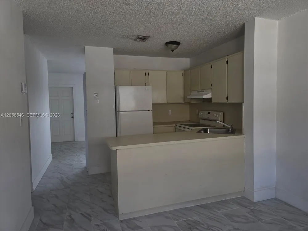 5525 W 24th Way #12 Hialeah, FL 33016