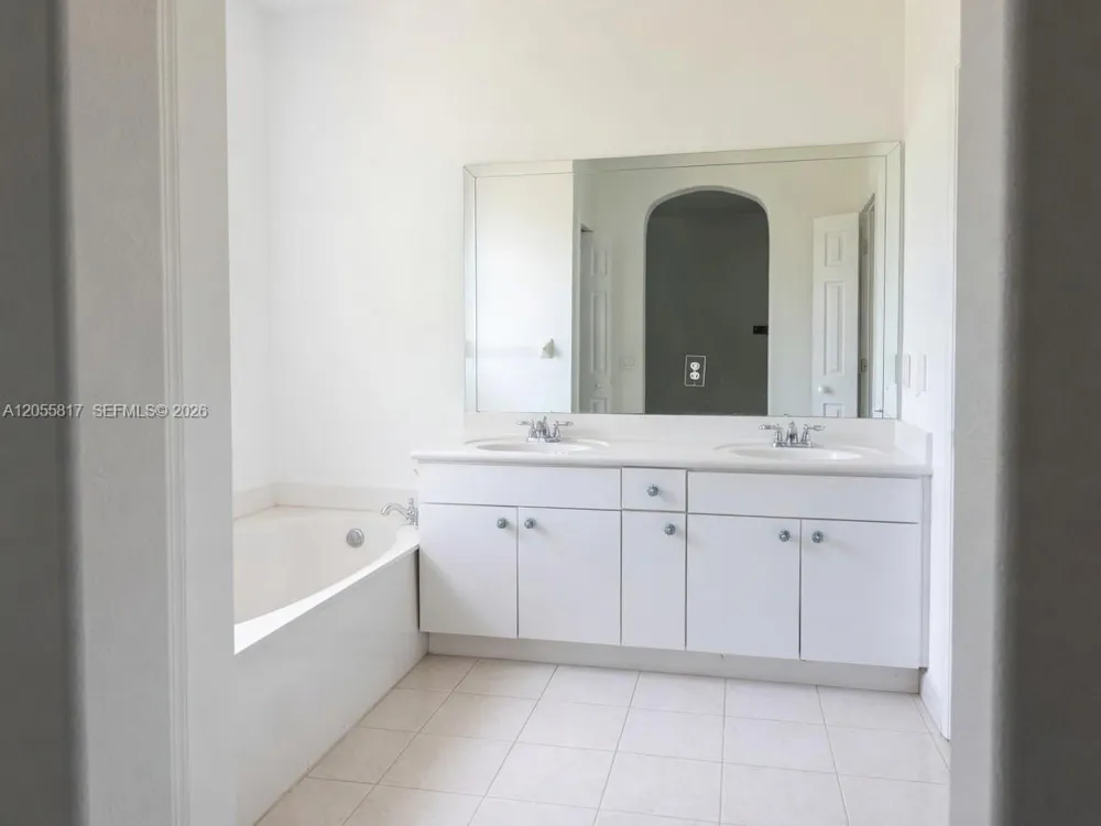 16654 SW 83rd Ln Miami, FL 33193
