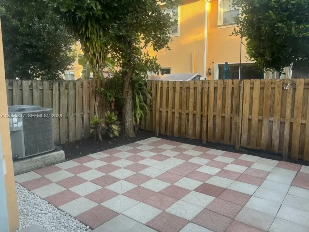 16654 SW 83rd Ln Miami, FL 33193