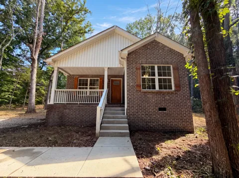 1023 Chris Dr
