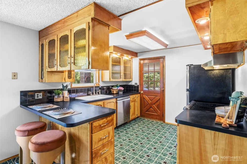 16613 19th Avenue SW Burien, WA 98166