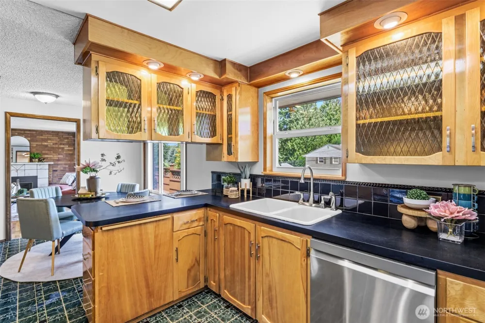 16613 19th Avenue SW Burien, WA 98166