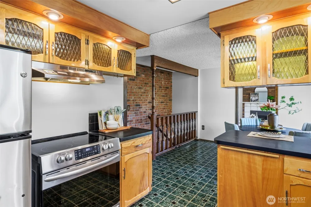 16613 19th Avenue SW Burien, WA 98166