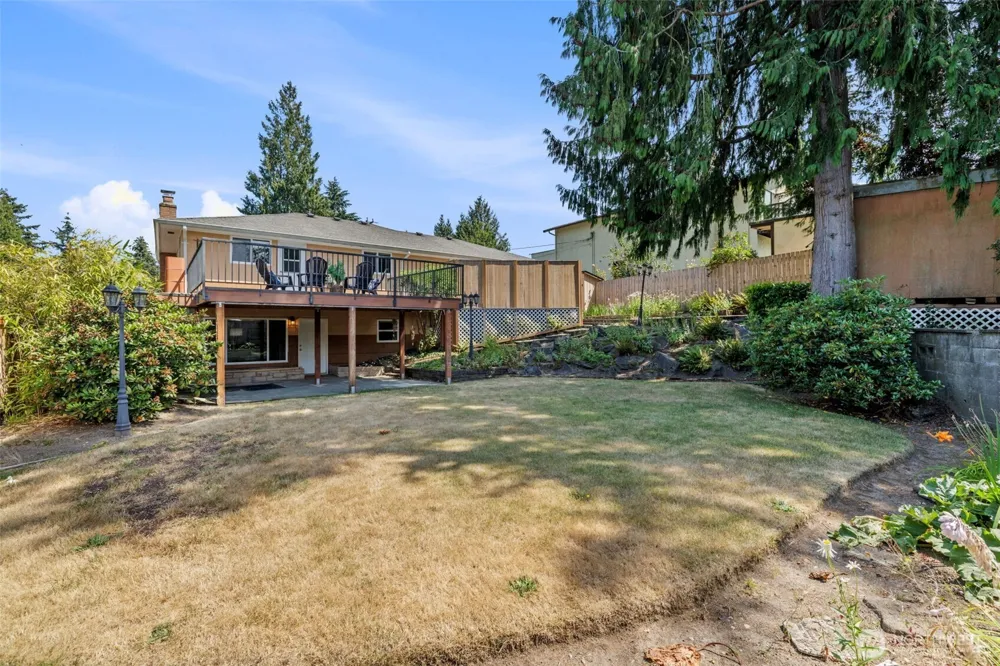 16613 19th Avenue SW Burien, WA 98166