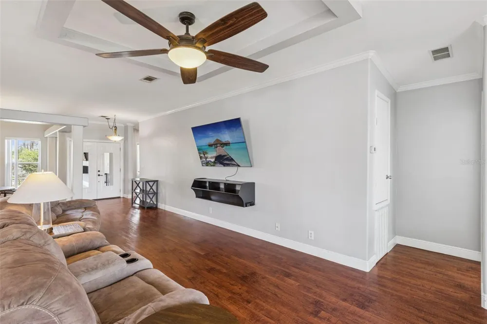 653 LAKE MOBILE DRIVE Altamonte Springs, FL 32701