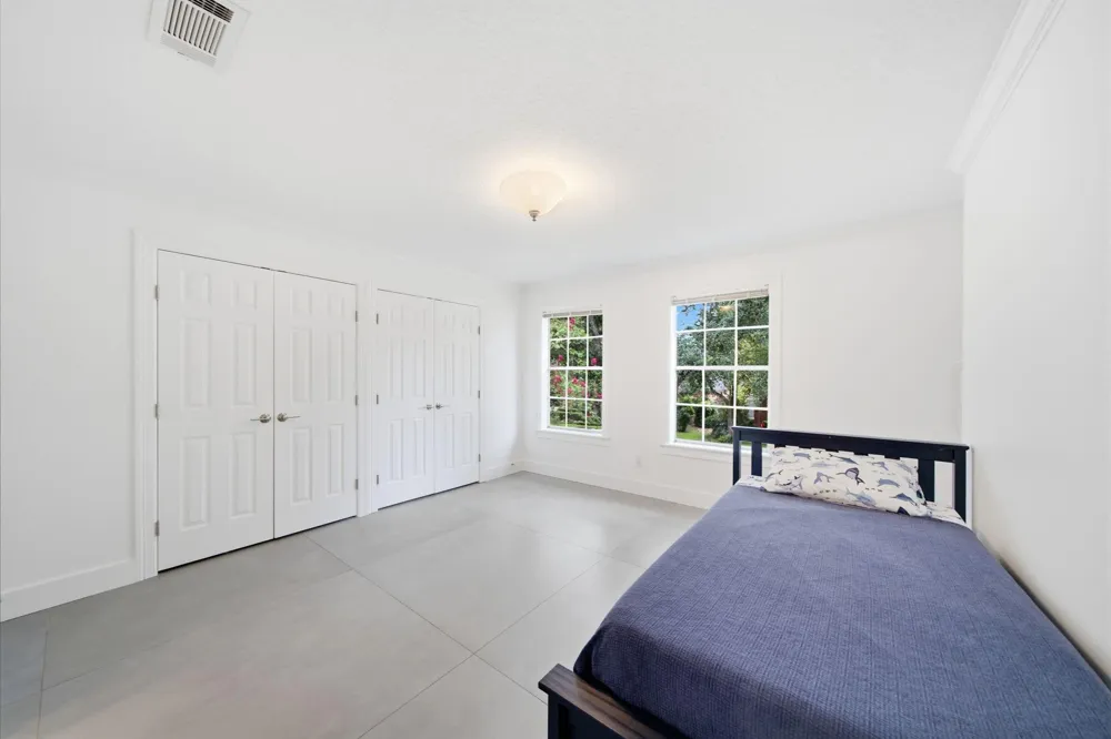 14 Hilshire Grove Lane Hilshire Village, TX 77055
