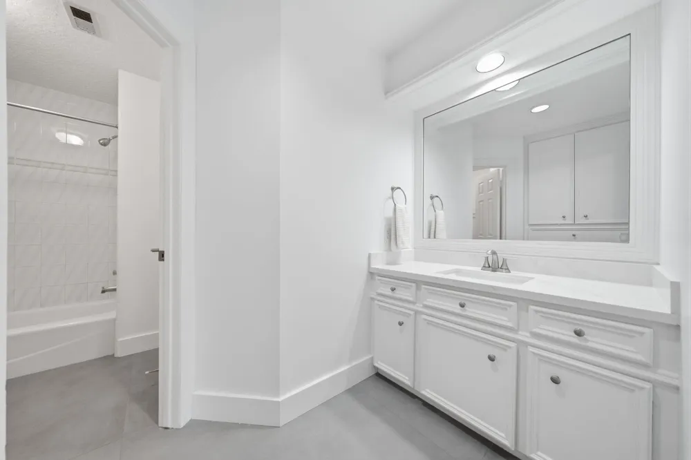14 Hilshire Grove Lane Hilshire Village, TX 77055