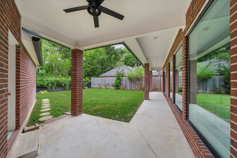 14 Hilshire Grove Lane Hilshire Village, TX 77055