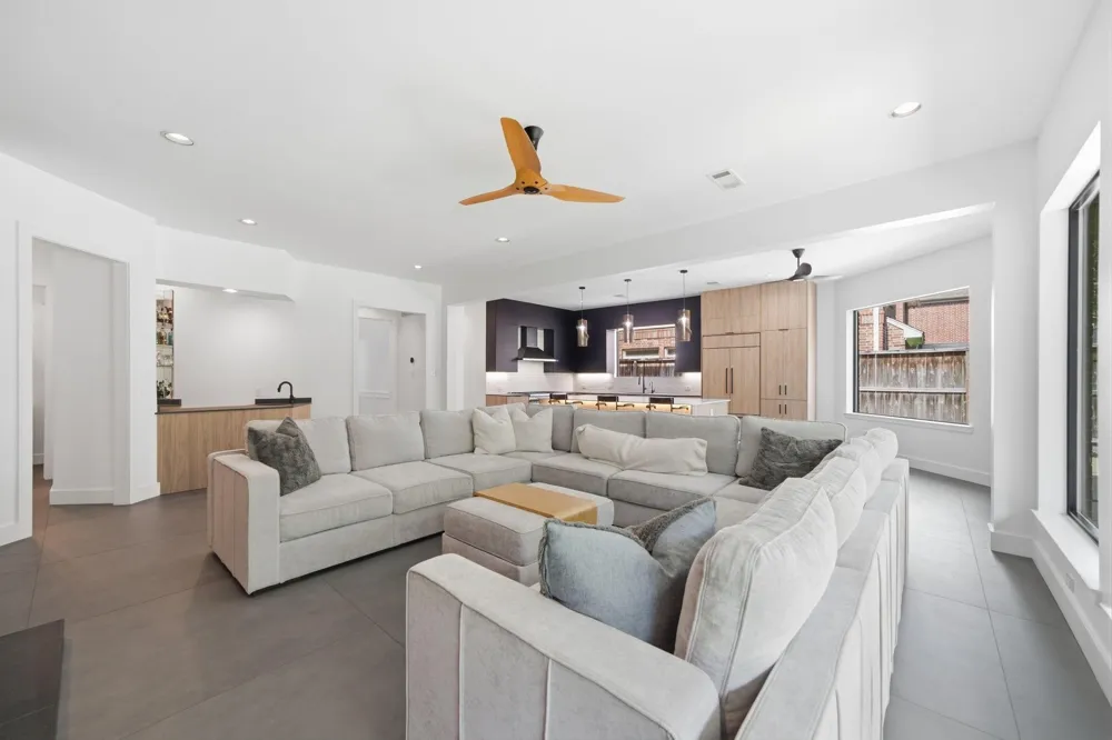 14 Hilshire Grove Lane Hilshire Village, TX 77055