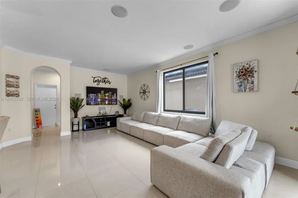 15454 SW 41st Ter Miami, FL 33185