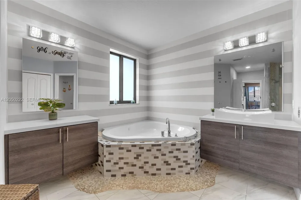 15454 SW 41st Ter Miami, FL 33185