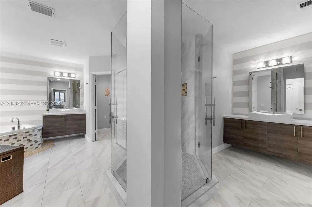 15454 SW 41st Ter Miami, FL 33185