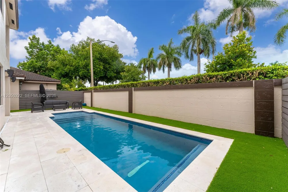 15454 SW 41st Ter Miami, FL 33185
