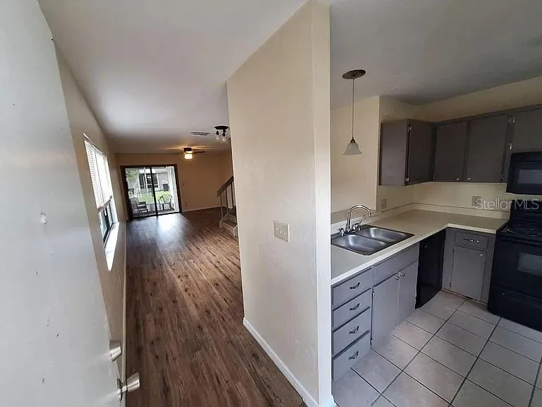 6111 SW 8TH PLACE Gainesville, FL 32607