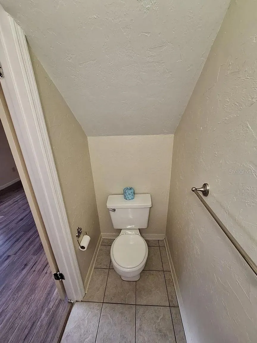 6111 SW 8TH PLACE Gainesville, FL 32607