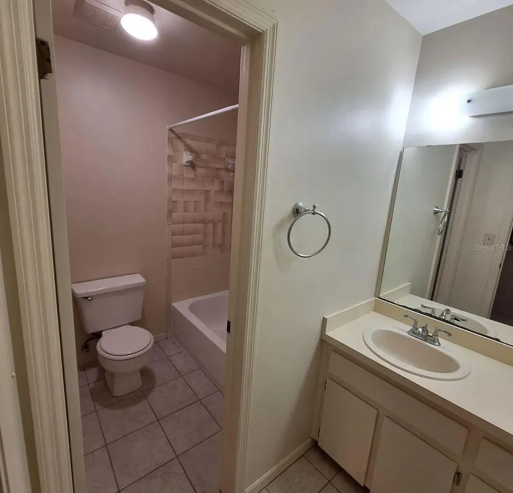 6111 SW 8TH PLACE Gainesville, FL 32607