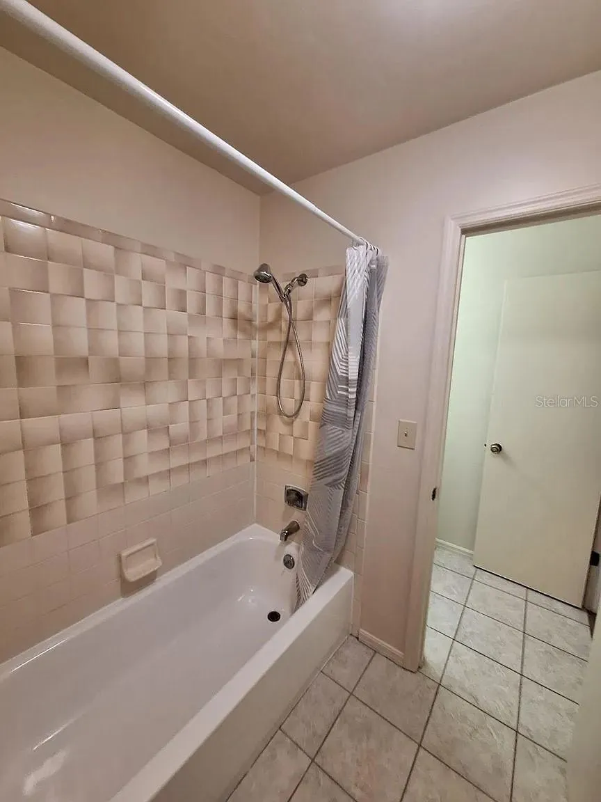 6111 SW 8TH PLACE Gainesville, FL 32607