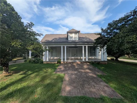602 Avenue 2 NE