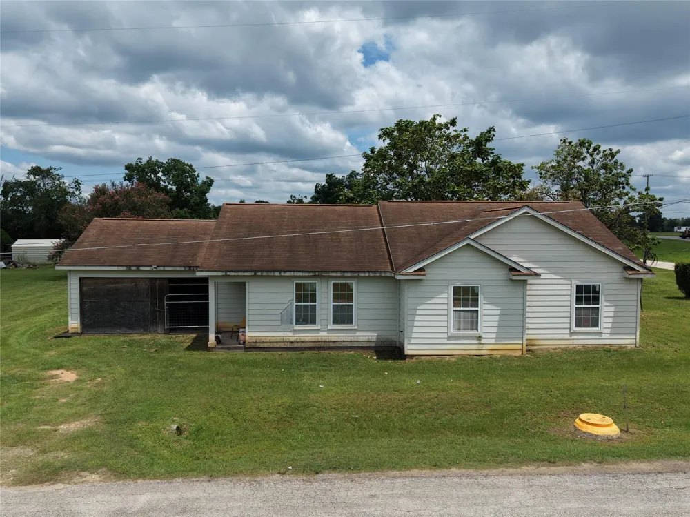 1420 Colorado St Hempstead, TX 77445