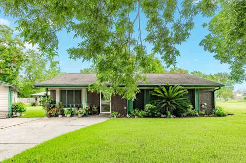 208 Lostracco Street