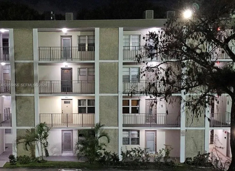 3070 NW 48th Ter #413 Lauderdale Lakes, FL 33313