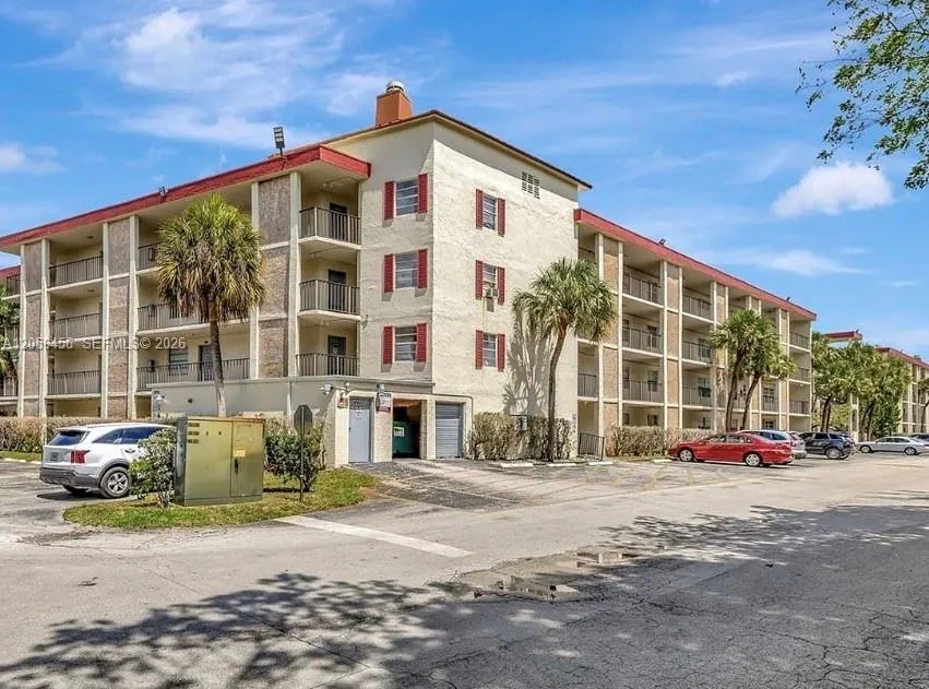 3070 NW 48th Ter #413 Lauderdale Lakes, FL 33313
