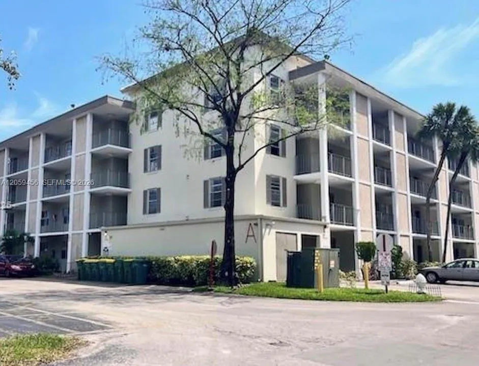 3070 NW 48th Ter #413 Lauderdale Lakes, FL 33313