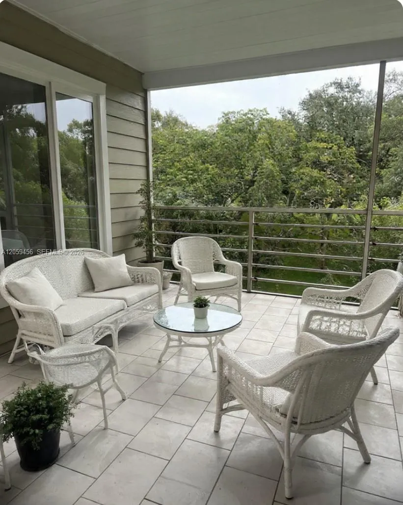 3070 NW 48th Ter #413 Lauderdale Lakes, FL 33313
