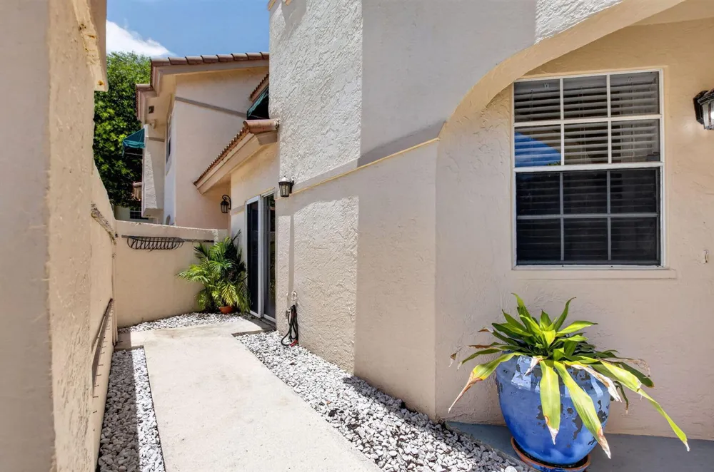 6665 VIA REGINA Boca Raton, FL 33433