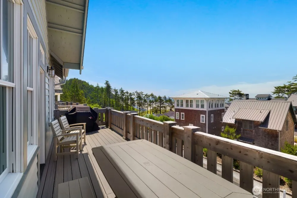 32 Ocean Tide Lane Pacific Beach, WA 98571