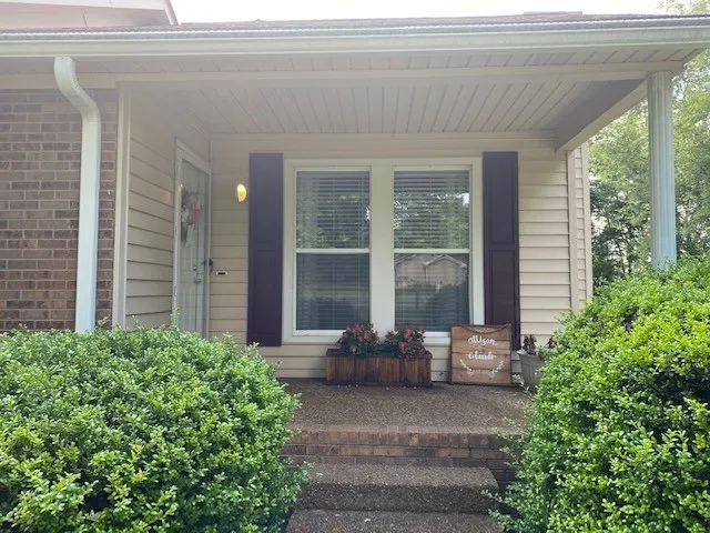 2075 Stonebrook Dr Murfreesboro, TN 37128