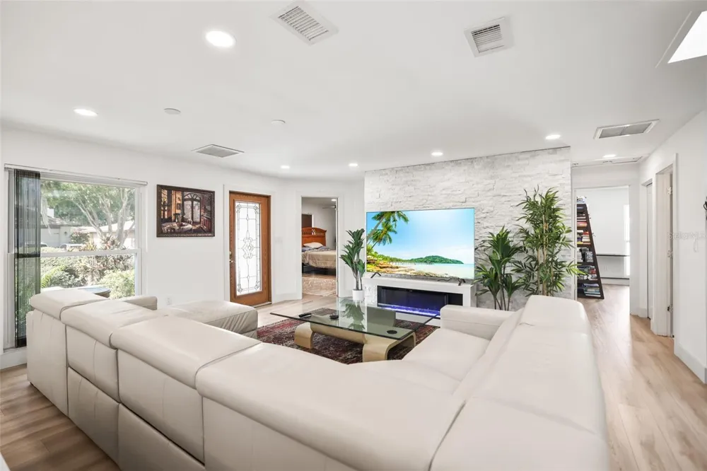 1981 CASTILLE DRIVE Dunedin, FL 34698