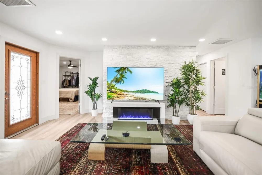 1981 CASTILLE DRIVE Dunedin, FL 34698