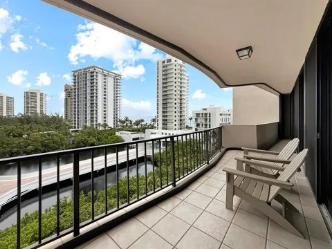 4200 Ocean Drive #2-705