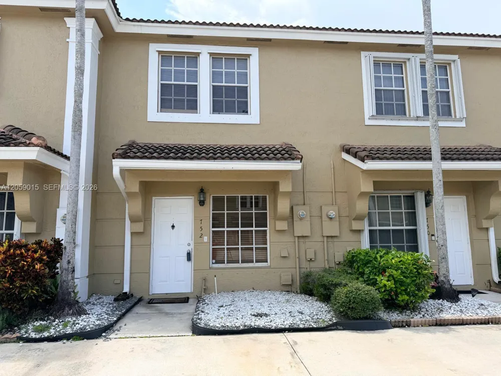 752 SW 122nd Ter Pembroke Pines, FL 33025