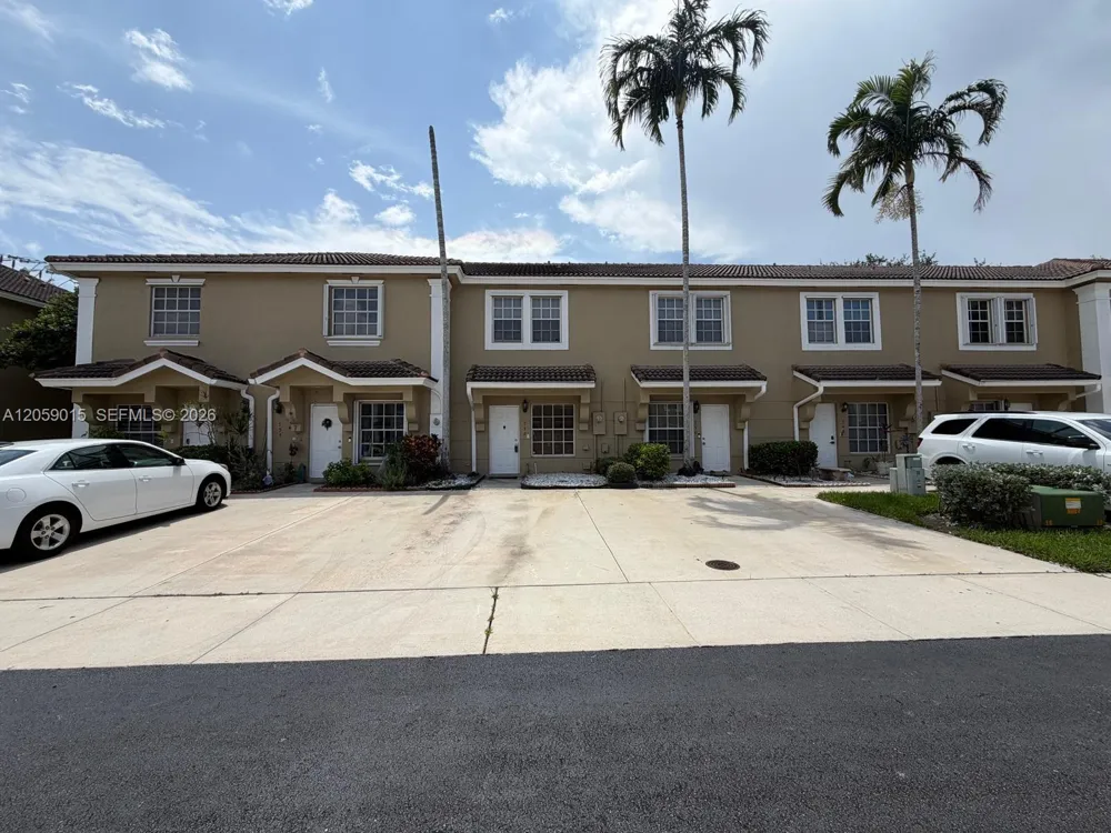 752 SW 122nd Ter Pembroke Pines, FL 33025