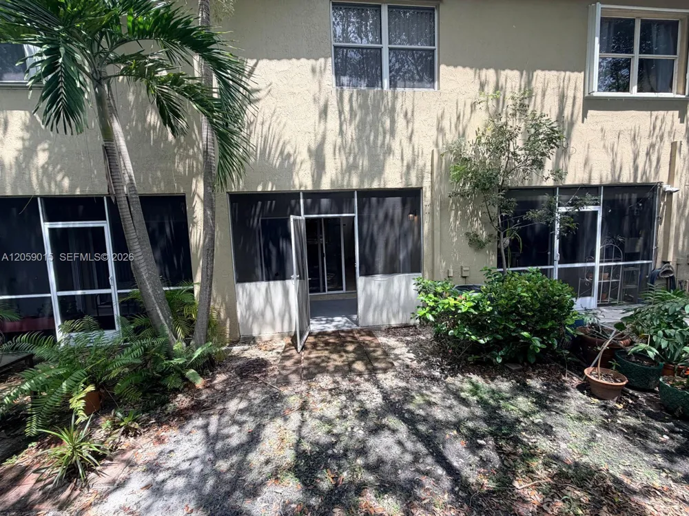 752 SW 122nd Ter Pembroke Pines, FL 33025