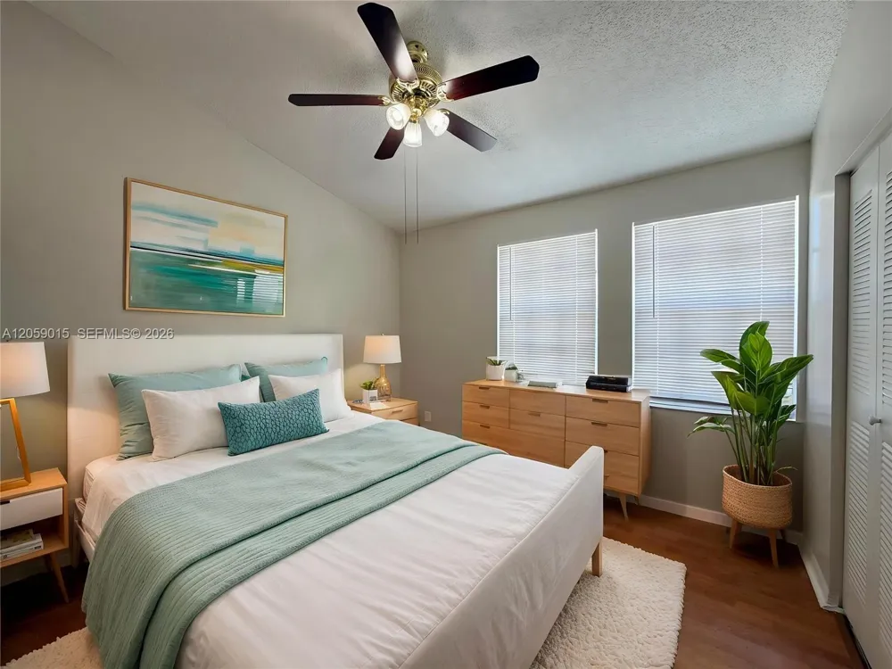 752 SW 122nd Ter Pembroke Pines, FL 33025