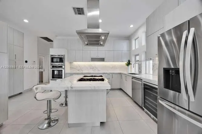 621 Mashta Drive Key Biscayne, FL 33149