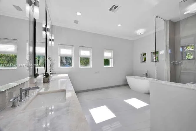 621 Mashta Drive Key Biscayne, FL 33149