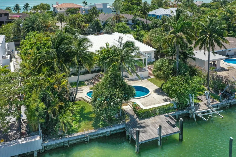 621 Mashta Drive Key Biscayne, FL 33149
