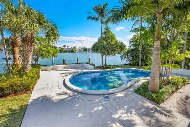 621 Mashta Drive Key Biscayne, FL 33149
