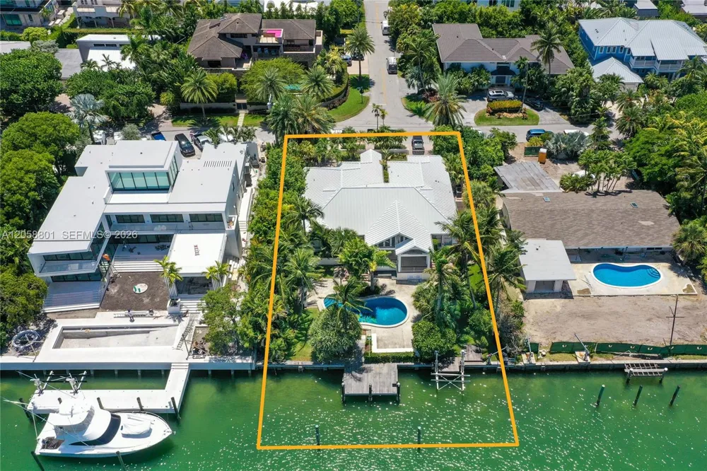 621 Mashta Drive Key Biscayne, FL 33149