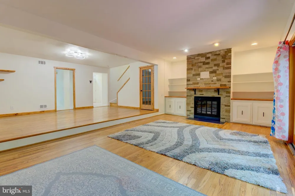 266 NEW MARK ESPLANADE Rockville, MD 20850