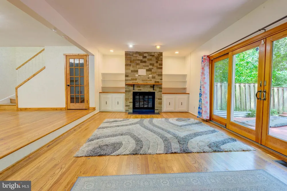 266 NEW MARK ESPLANADE Rockville, MD 20850