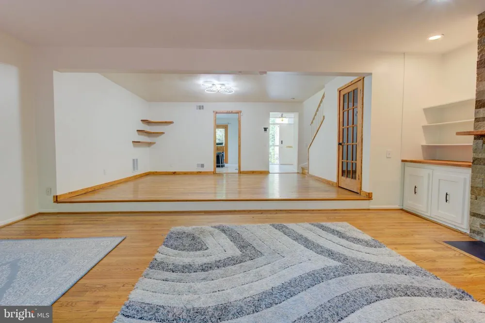 266 NEW MARK ESPLANADE Rockville, MD 20850