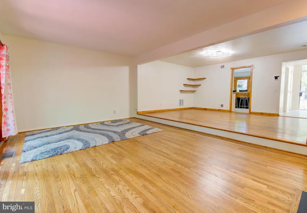 266 NEW MARK ESPLANADE Rockville, MD 20850