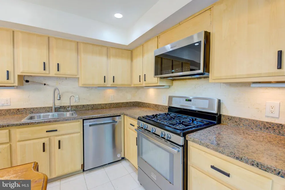266 NEW MARK ESPLANADE Rockville, MD 20850