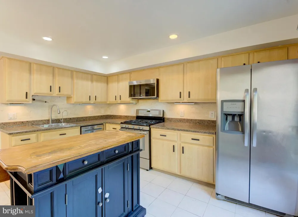 266 NEW MARK ESPLANADE Rockville, MD 20850