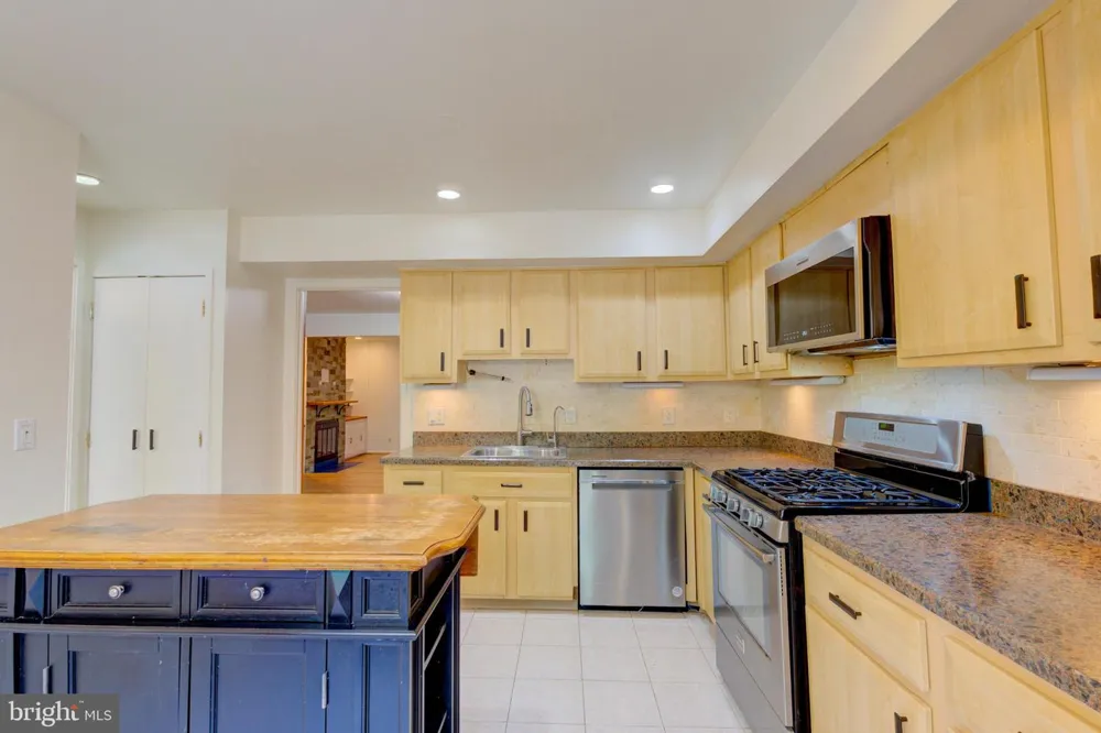 266 NEW MARK ESPLANADE Rockville, MD 20850
